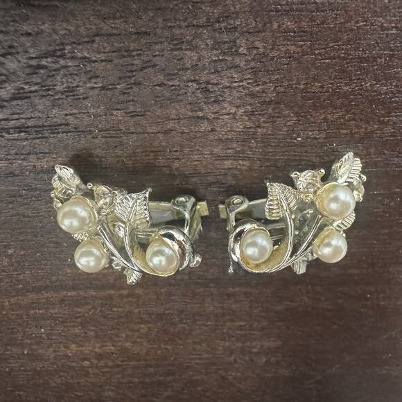Vintage Clip On Earrings Costume Silver Tone Rhinestones Faux Pearl - Picture 4 of 11